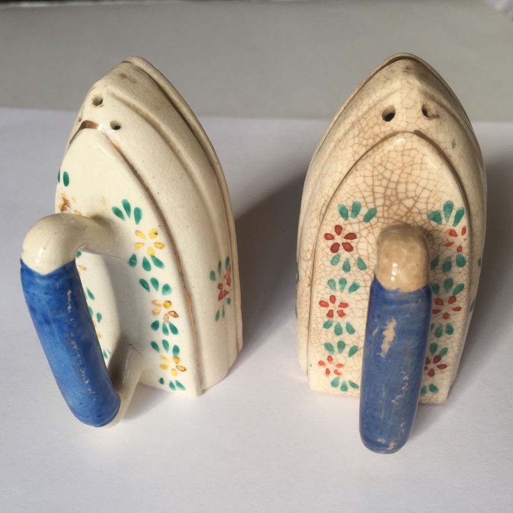 Vintage duo miniature irons salt& pepper shakers